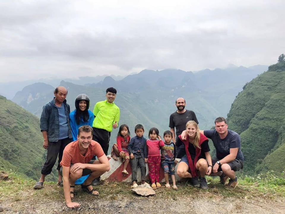 10Am Hostel Ha Giang Exteriör bild